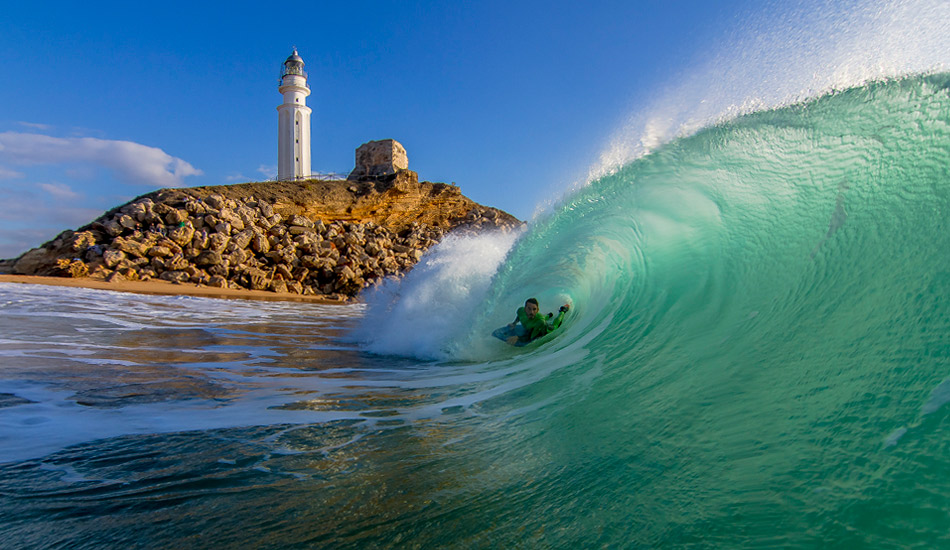 Great light, a special wave, and good riders. That\'s what photographers dream of. Photo: <a href=\"https://www.jorgeibáñez.com\"> Jorge Ibáñez</a>