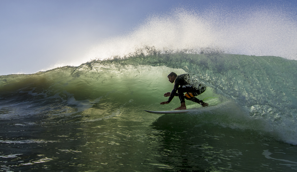 Nicolas Giacomucci, a great surfer sailing through a great tube. Photo: <a href=\"https://www.jorgeibáñez.com\"> Jorge Ibáñez</a>