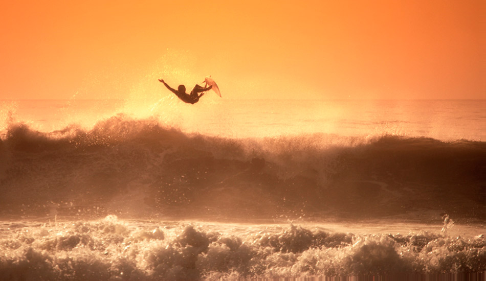 You don\'t need great conditions to get great images… just a great surfer. Photo: <a href=\"https://www.jorgeibáñez.com\"> Jorge Ibáñez</a>