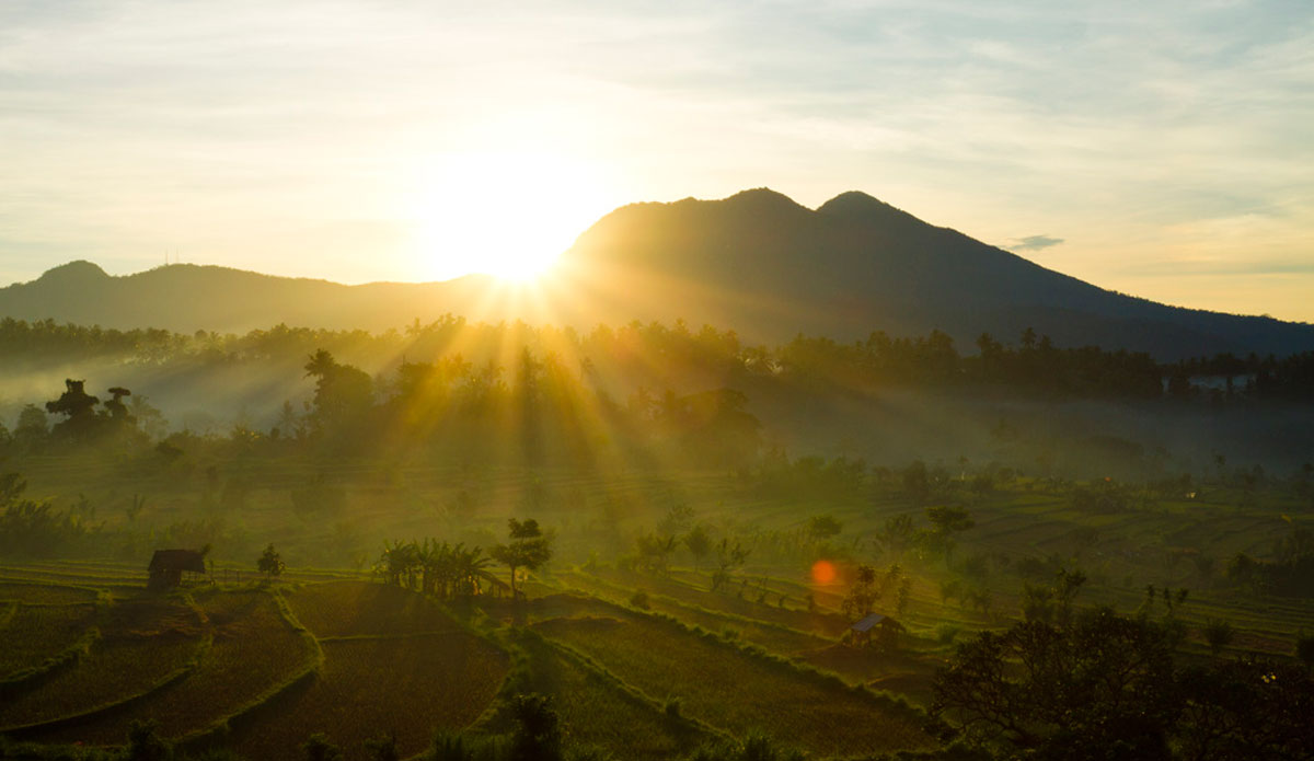 East Bali Sunrise. Photo: <a href=\"https://www.justinrayboun.com/\"> Justin Rayboun</a>