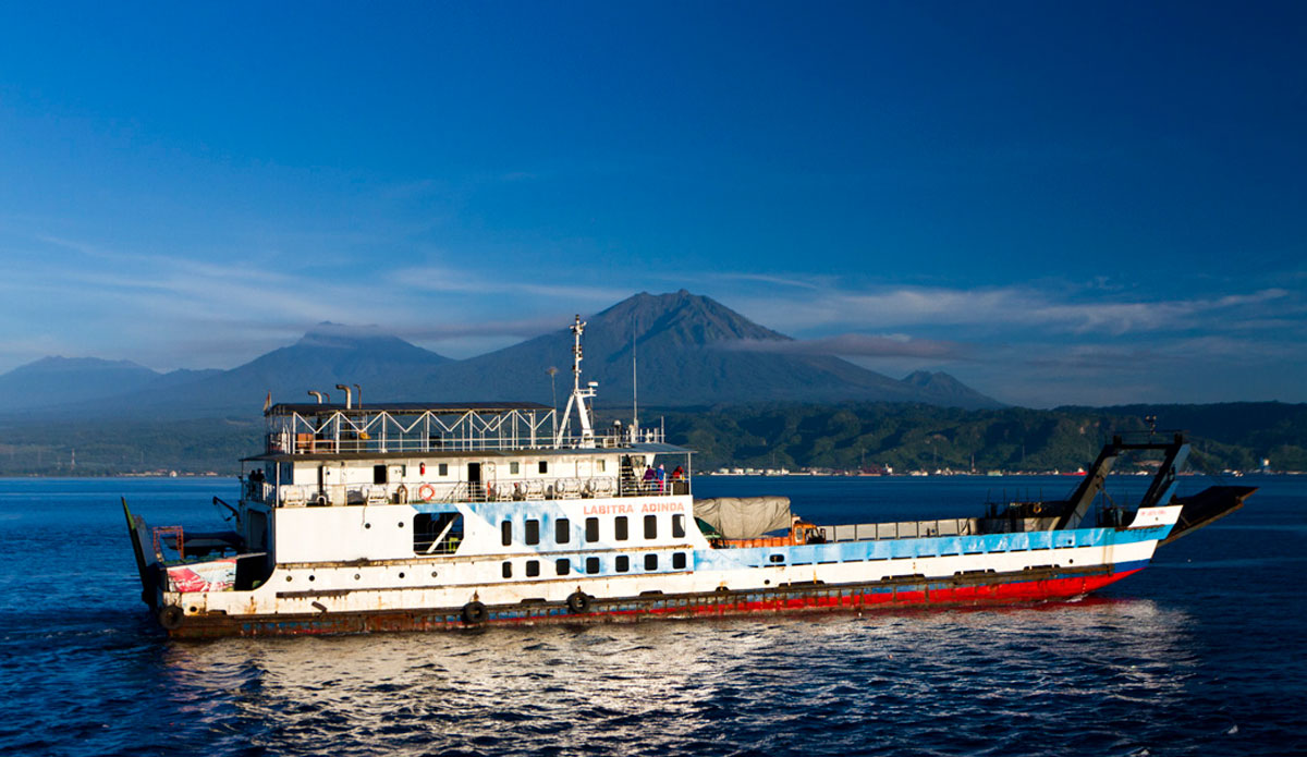 Island hopping Indonesia. Photo: <a href=\"https://www.justinrayboun.com/\"> Justin Rayboun</a>