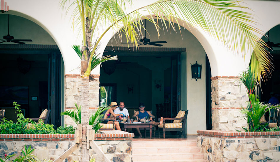 Refuel and refresh while keeping an eye on the waves. 