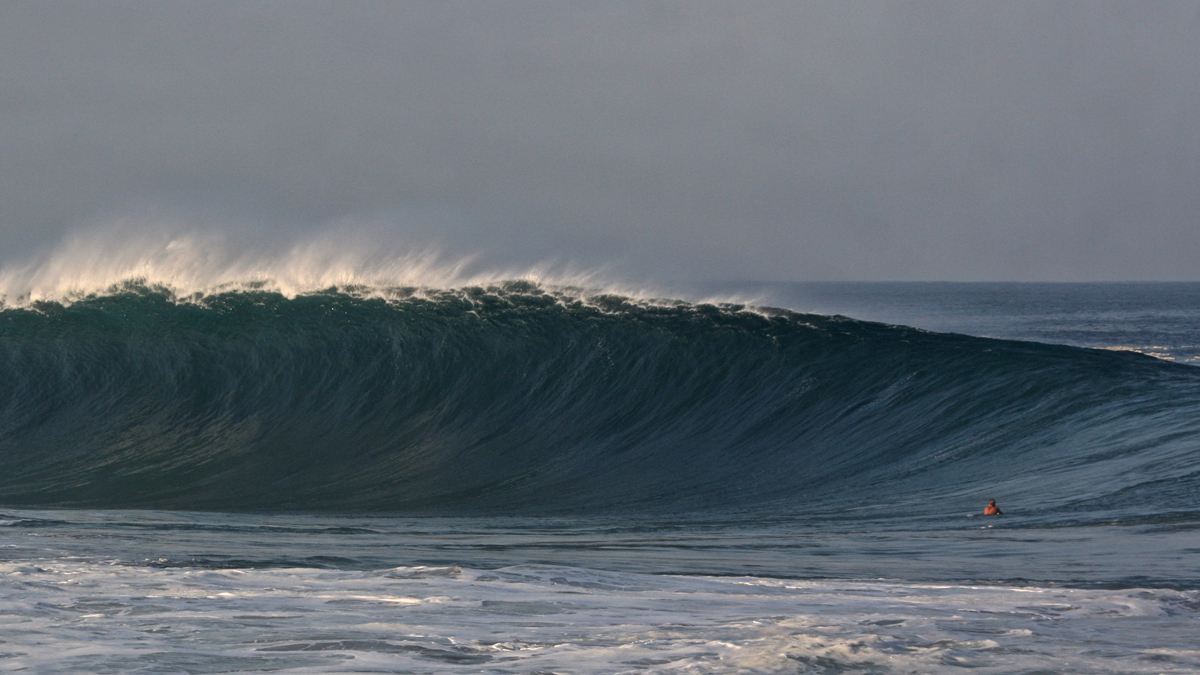 Mexico, 2006. Mike Murphy, the lone bodyboarder eyeing the face of Zicatela.