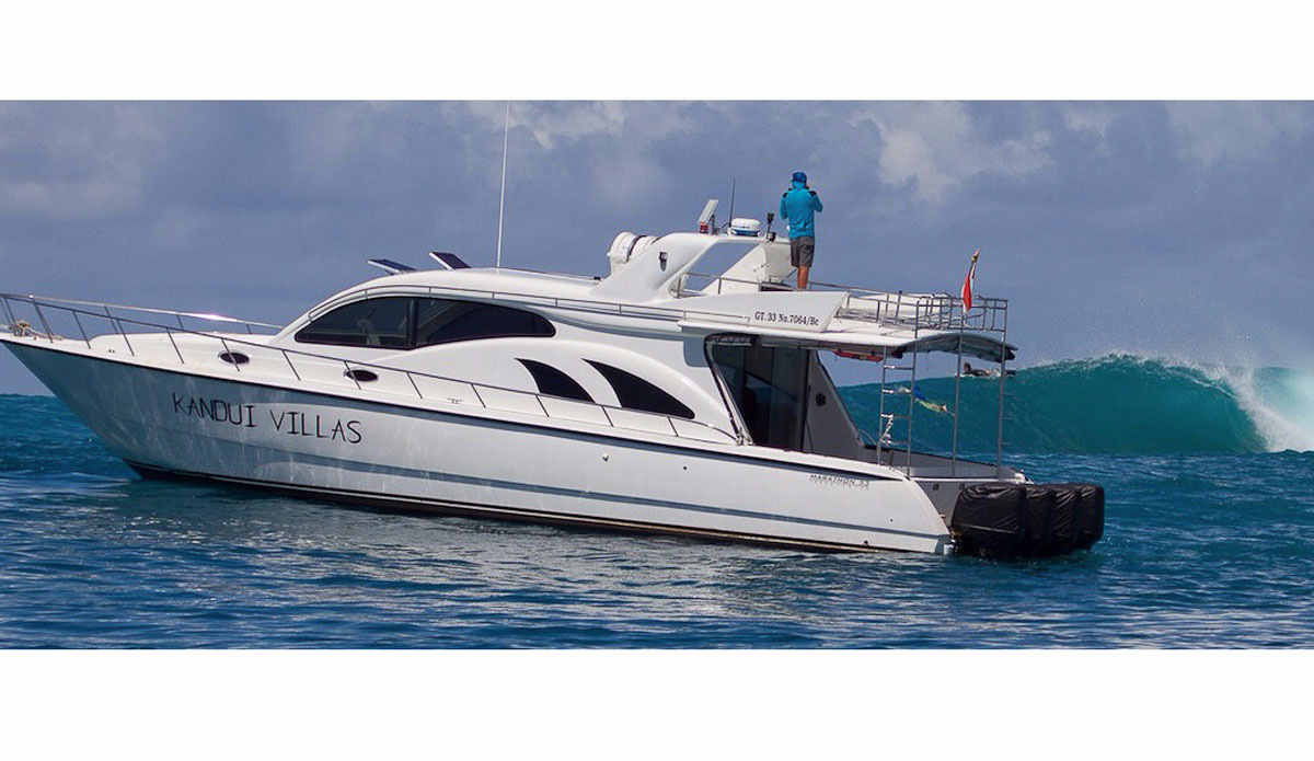 The Villas have everything you need to get yourself in the right spot to get some of the best waves of your life: two 15-foot heavy duty plastic dinghies, one 10-foot Kahajaya center-consul speed boat and four 45-50 foot longboats for accessing the spots a little further away.