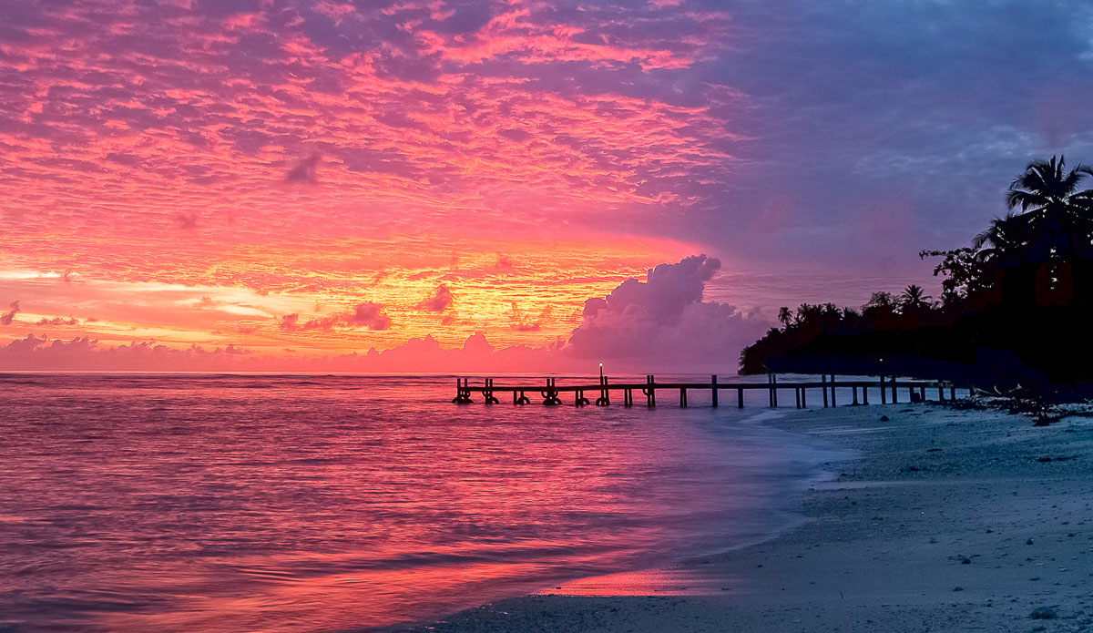 Red skies at night, sailor\'s delight.