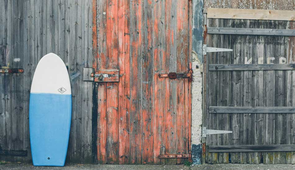 Early Simms and a backyard shoot to match. Photo: <a href=\"https://www.mackie-studio.com\">Karl Mackie</a>