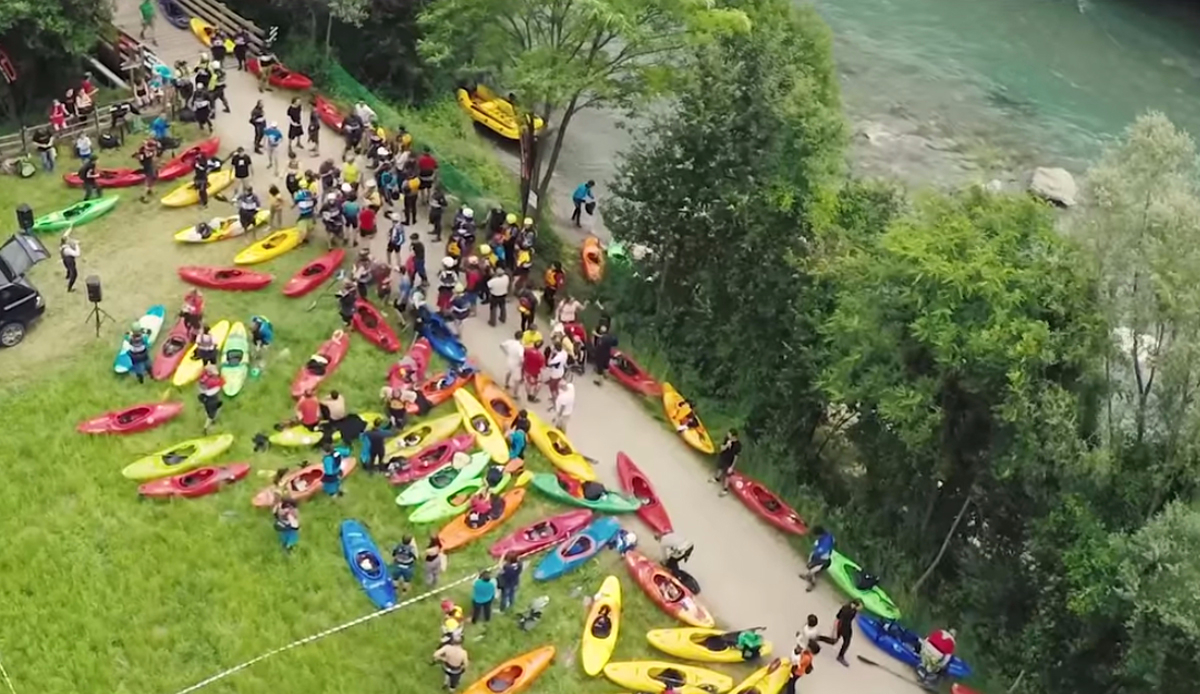 Screenshot: <a href=\"https://www.youtube.com/watch?v=ENf_qHmXkDQ\">King of the Alps</a>