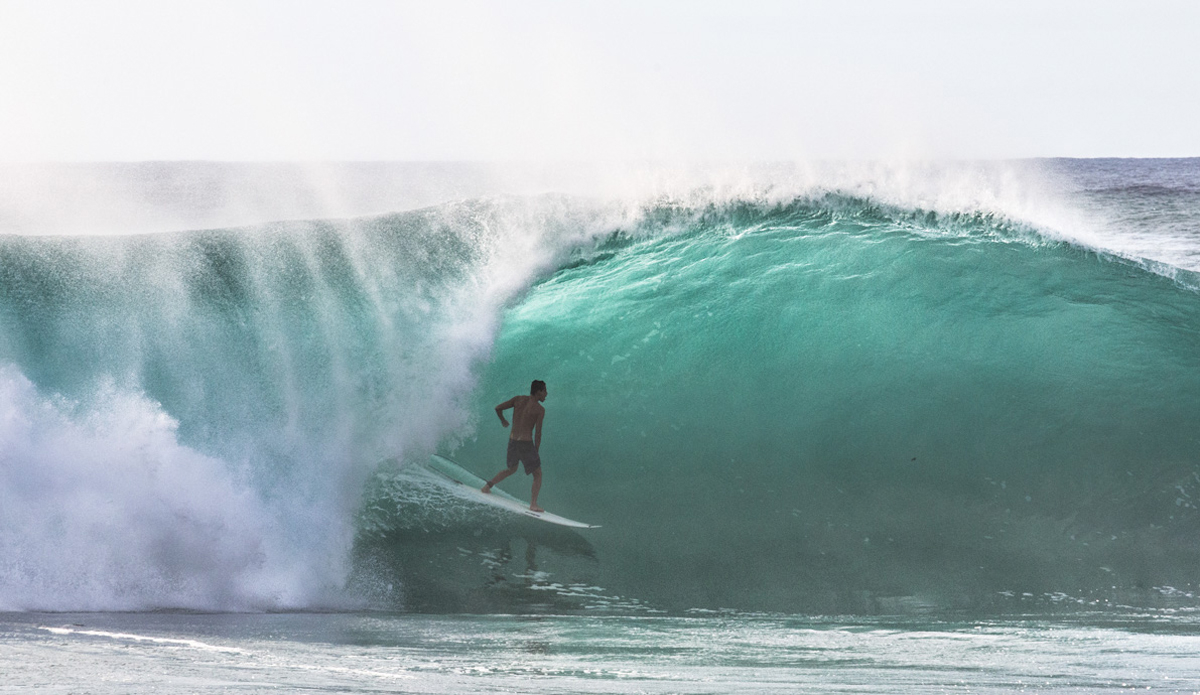 Evan Valiere scoring at Pipeline.