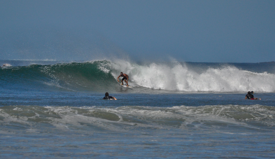 Setting up. Photo: <a href=\"https://www.sambatothesea.com\">Kristen Brown</a>