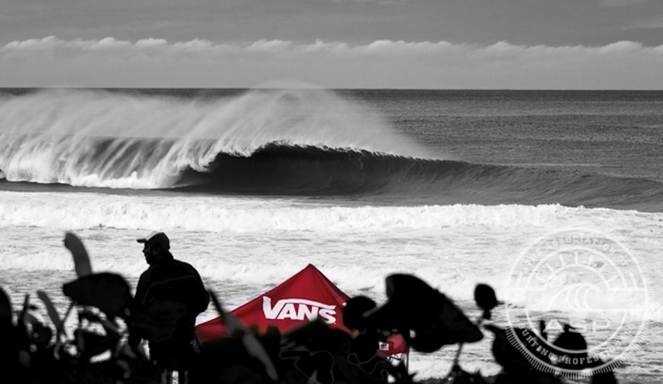 Billabong Pipe Masters, 2008: The swell lined up almost perfectly for contestants early on in the competition.  Rain had moved in by the final day, resulting in murkier waters. Kelly Slater was pitted against Chris Ward in the final on a daunting day. Photo: <a href=\"https://aspworldtour.com/\" target=_blank>ASP</a>.