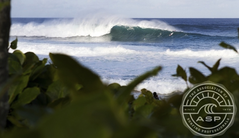 Billabong Pipe Masters in Memory of Andy Irons, 2011:  Pipe delivered with 10-12-foot sets the first couple days of the competition. Kieren Perrow was fearless, scoring a perfect 10 at Backdoor during the Semis and eventually beat out Joel Parkinson in the Final. Photo: <a href=\"https://aspworldtour.com/\" target=_blank>ASP</a>.    