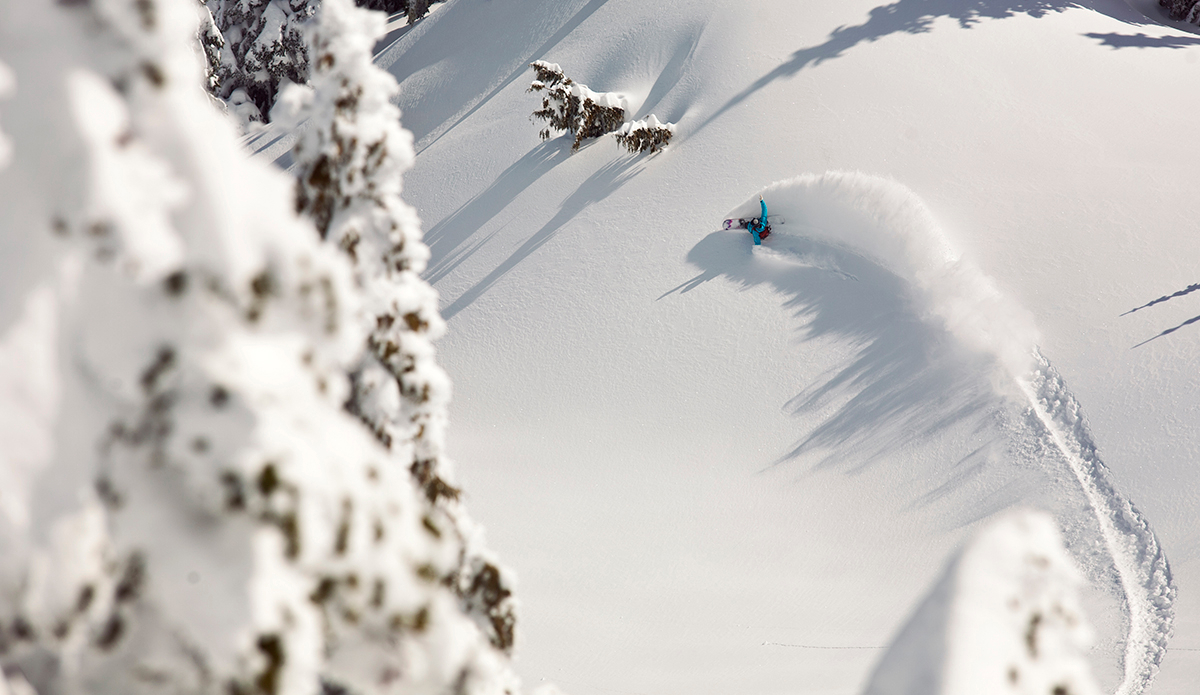 Maria Debari laying into a turn at an undisclosed location in the Washington backcountry.  Photo: <a href=\"https://lauraaustin.4ormat.com/\">Laura Austin</a>