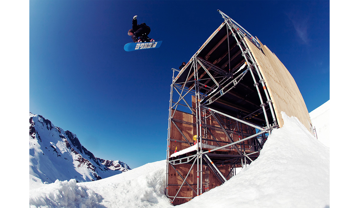 Bomb drops in Austria at the Nike Chosen Sessions. Photo: <a href=\"https://lauraaustin.4ormat.com/\">Laura Austin</a>