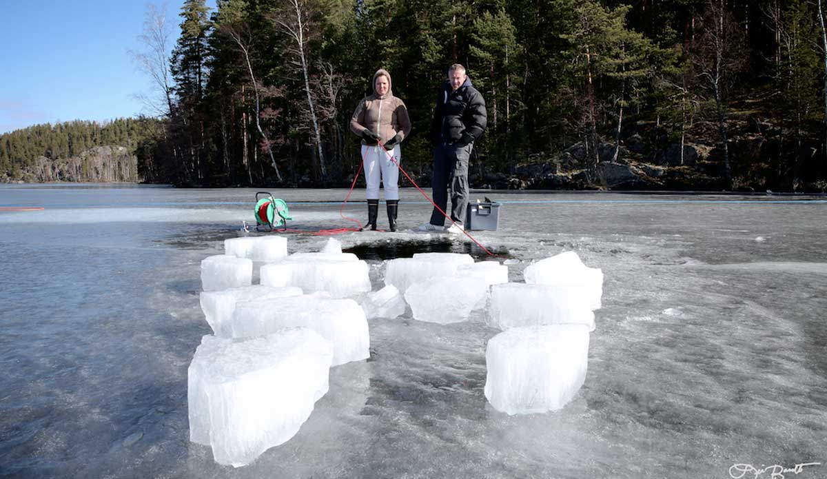 Safeties holding ropes attached to scuba divers below. Photo: <a href=\"https://liabarrettphotography.com/\" target=_blank>Lia Barrett</a>