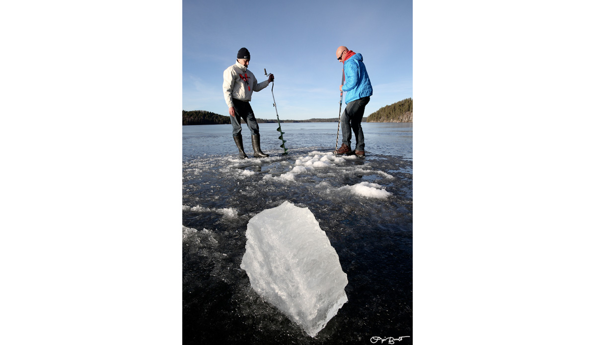 The laborious task of making holes in the ice for diving. Photo: <a href=\"https://liabarrettphotography.com/\" target=_blank>Lia Barrett</a>