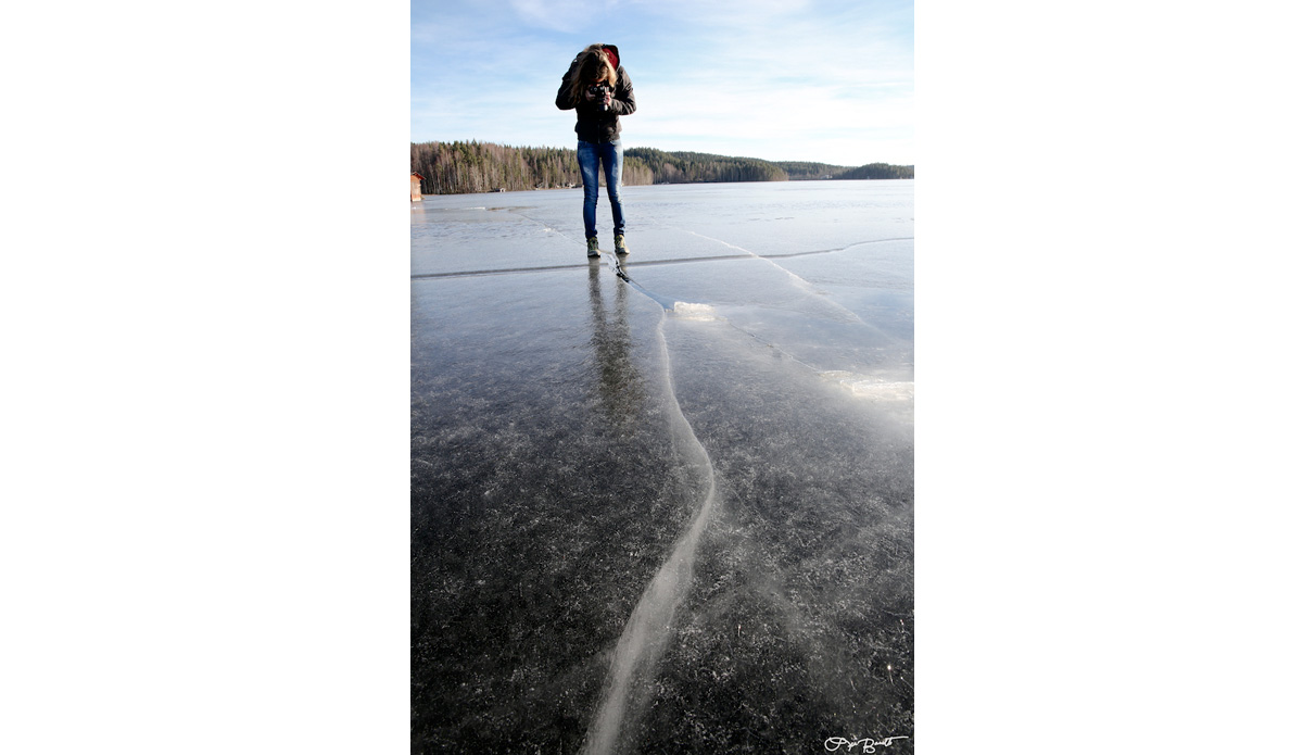 Cracks in the ice. Photo: <a href=\"https://liabarrettphotography.com/\" target=_blank>Lia Barrett</a>