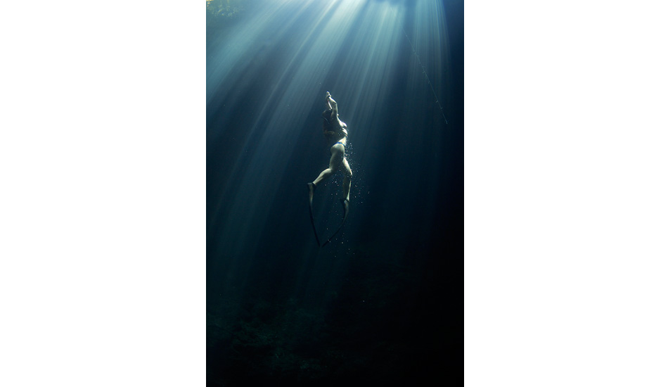 Camila Jaber freediving in The Pit. Photo: <a href=\"https://liabarrettphotography.com/\" target=_blank>Lia Barrett</a>