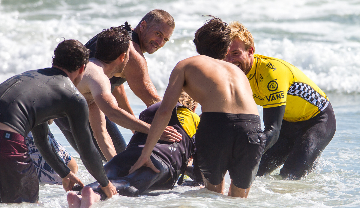 Helping hands. Photo: <a href=\"https://stevechristensen.smugmug.com/\">Steve Christensen</a>