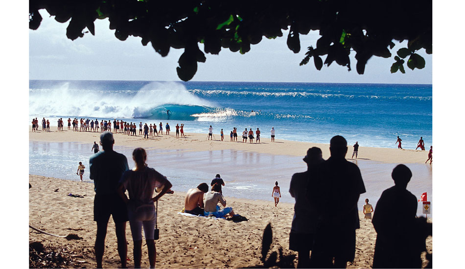 62.	Spectators watching big Pipeline waves, on the north shore of Oahu, Hawaii.  Photo: <a href=\"https://seandavey.com//\" target=_blank>Sean Davey</a>