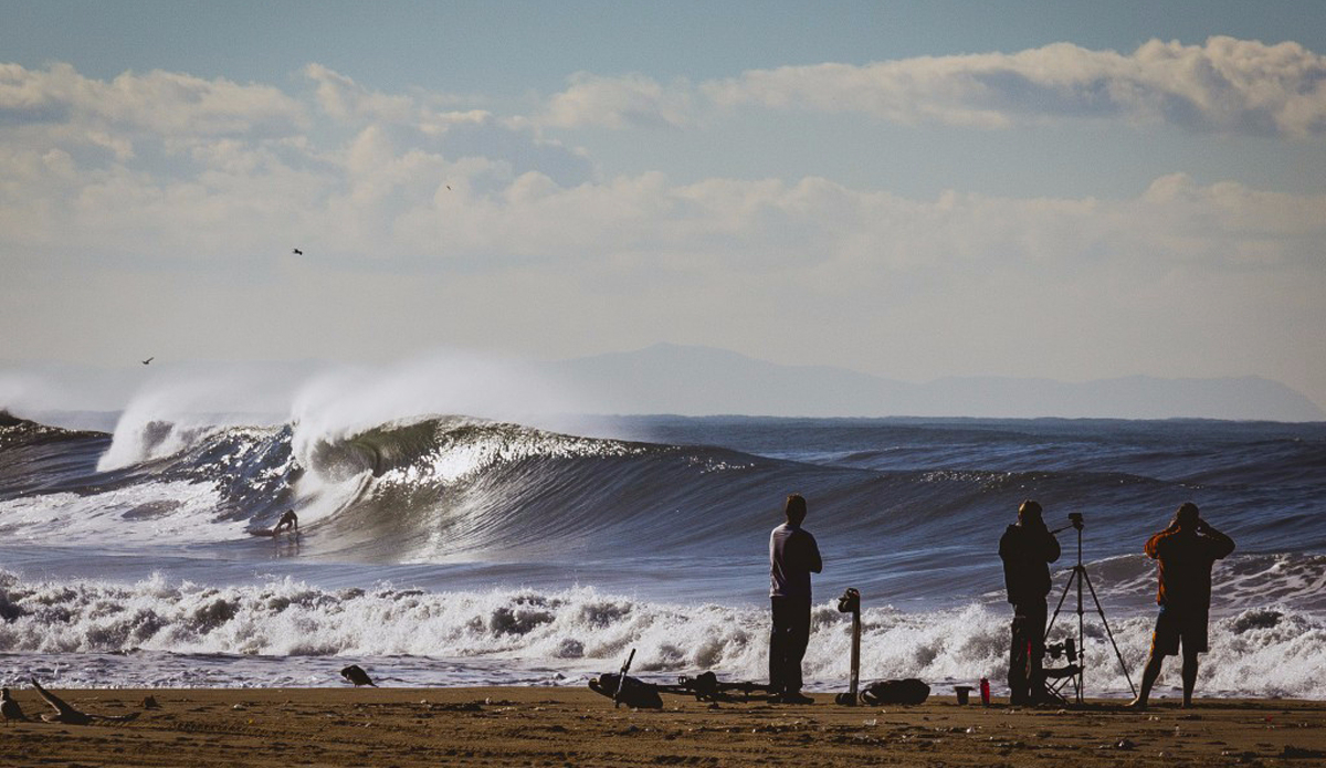 Tyler Hatzikian of Tyler Surfboards attracting a crowd. One of my favorites from this session, a few frames after this is for the archives. Photo: Cory Gehr