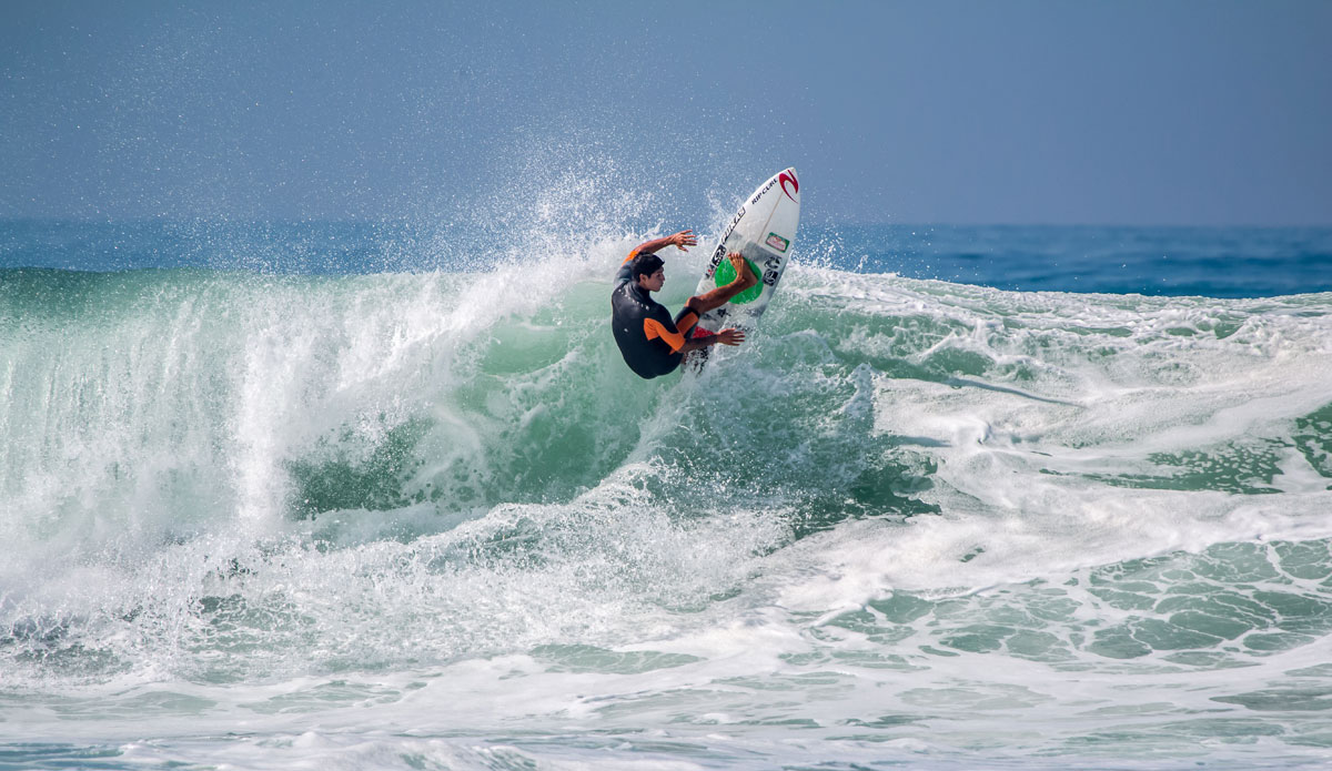 Gabriel Medina controlling chaos.  Photo: <a href=\"https://instagram.com/jeff_davis\">Instagram @jeff_davis</a>