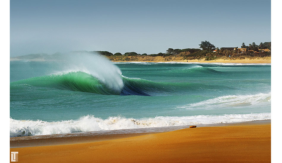 Unridden perfection sometimes allows us to appreciate the beauty of the wave even more. Image: <a href=\"https://lucashoot.blogspot.com\">Tozzi</a></em></strong>