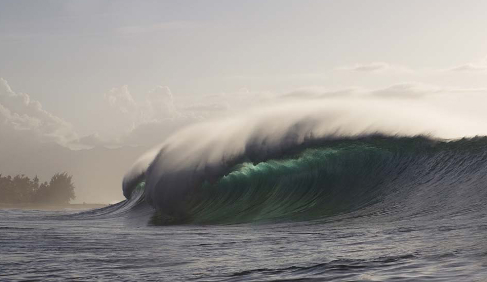 INSIDE PIPELINE. 
One of the inside sets at Pipeline, breaking nearer to Off The Wall. Photo: <a href=\"https://www.luciagriggi.com\" target=\"_blank\">Lucia Griggi</a>