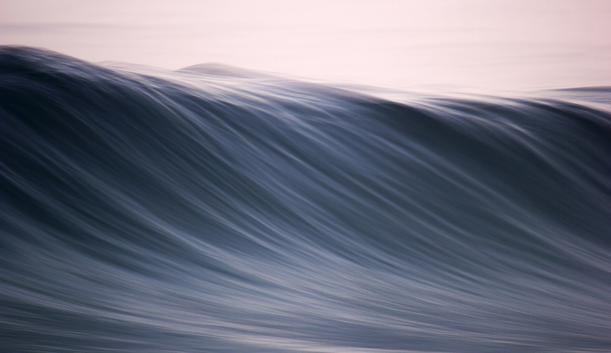 The morning colors combined with the sea\'s texture can create some amazing views. Photo: Luiz Blanco