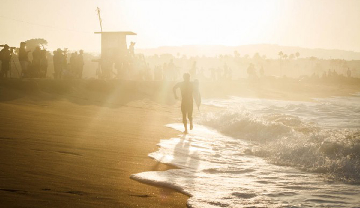Tommy Cantrell hustling back to the jetty to get the next calm moment to paddle back out into the lineup.