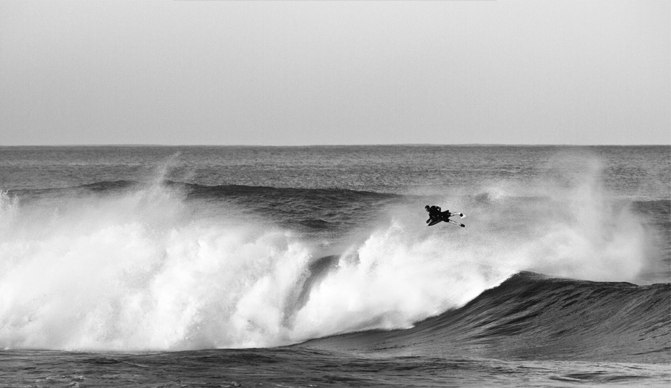 Ben Player taking to the skies at Pipe. He bottom turned up through the spit, momentarily obstructing him from view and proceeded to fly up and out of the bowl. Behind Mike Stewart, I would rate him as one of the best on the bodyboard out at PipePhoto: <a href=\"https://www.lukeshadbolt.com/\">Luke Shadbolt</a>