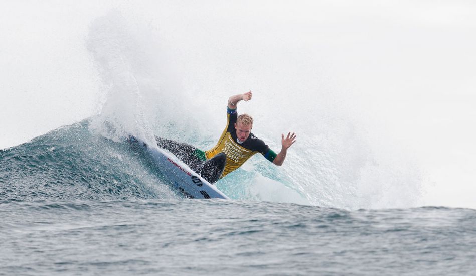 Adam Melling blasts off the top. Photo: <a href=\"https://www.aspworldtour.com/\">ASP/Cestari</a>