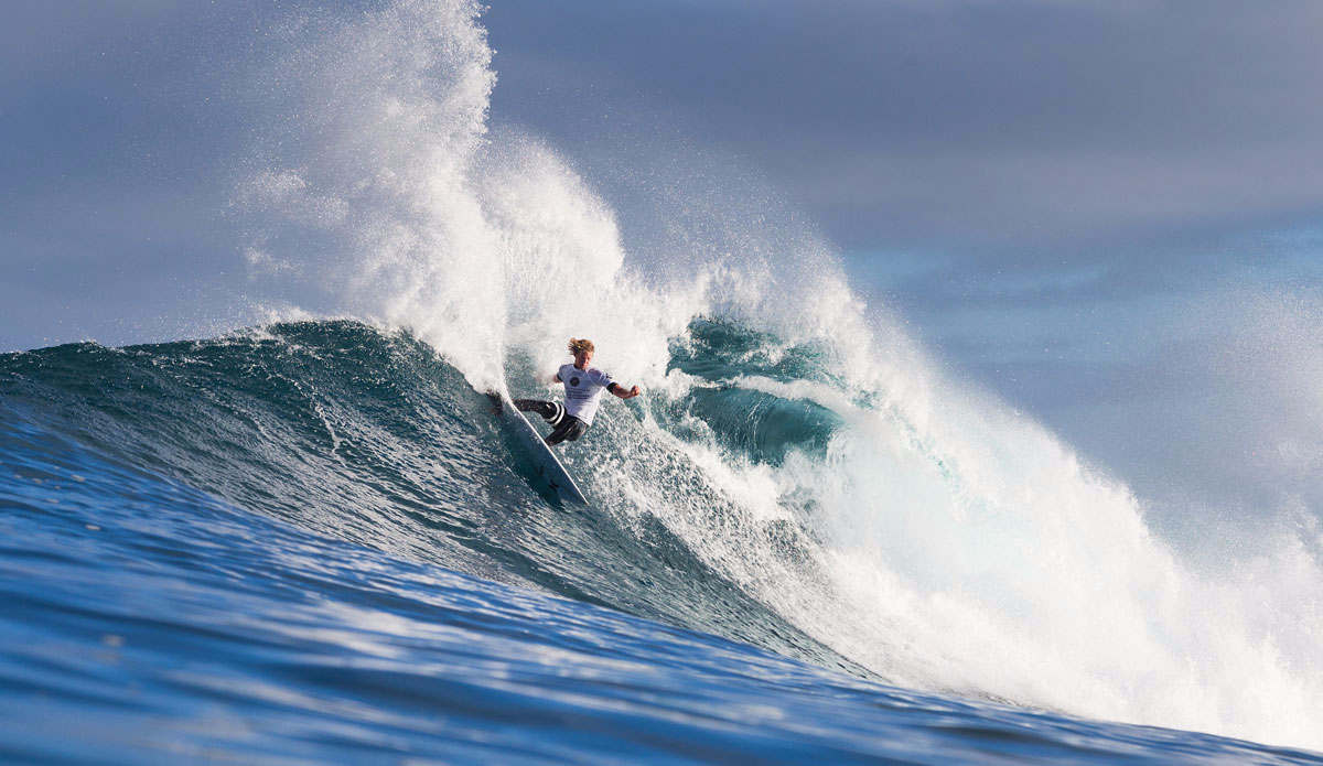 John John Florence puts it all into a turn. Photo: <a href=\"https://www.worldsurfleague.com/\">WSL</a>/Cestari