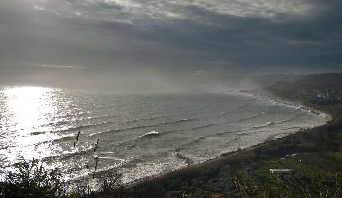 Acquabella Bay in Ortona, Abruzzo, Italy, as seen from the cliff. Photo: <a href=\"https://www.mariotrave.viewbook.com/\">Mario Trave</a>