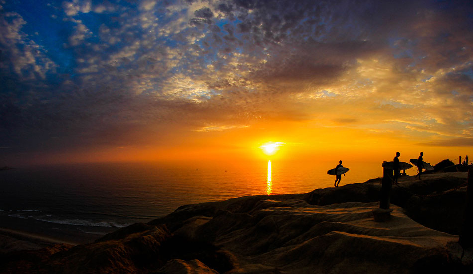 A group of friends finishing the hike back up the goat trail at Blacks. Photo: <a href=\"https://www.mattadenphotography.com\">Matt Aden</a>