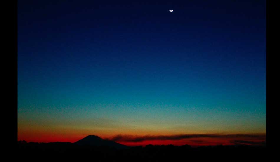 At this spot you can tell if it\'s offshore by checking the smoke trail off of the volcano. This was taken just at sunrise, and you could tell that it was going to be a good day. Photo: <a href=\"https://mattdegreff.com/\" target=_blank>Matt Degreff</a>.