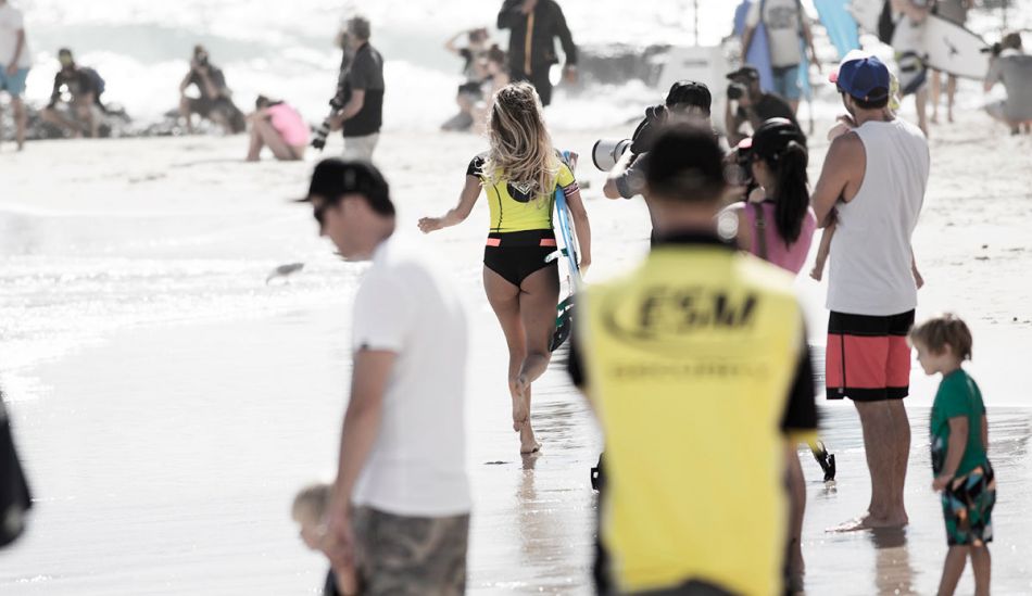 Alana Blanchard jogging up the point pre-heat. Photo: <a href=\"https://mattdunbar.com.au\">Matt Dunbar</a>