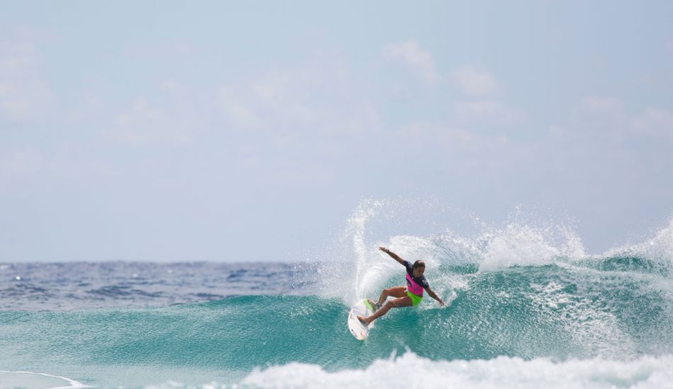 Sally Fitzgibbons lays down a slick cutback. Photo: <a href=\"https://mattdunbar.com.au\">Matt Dunbar</a>