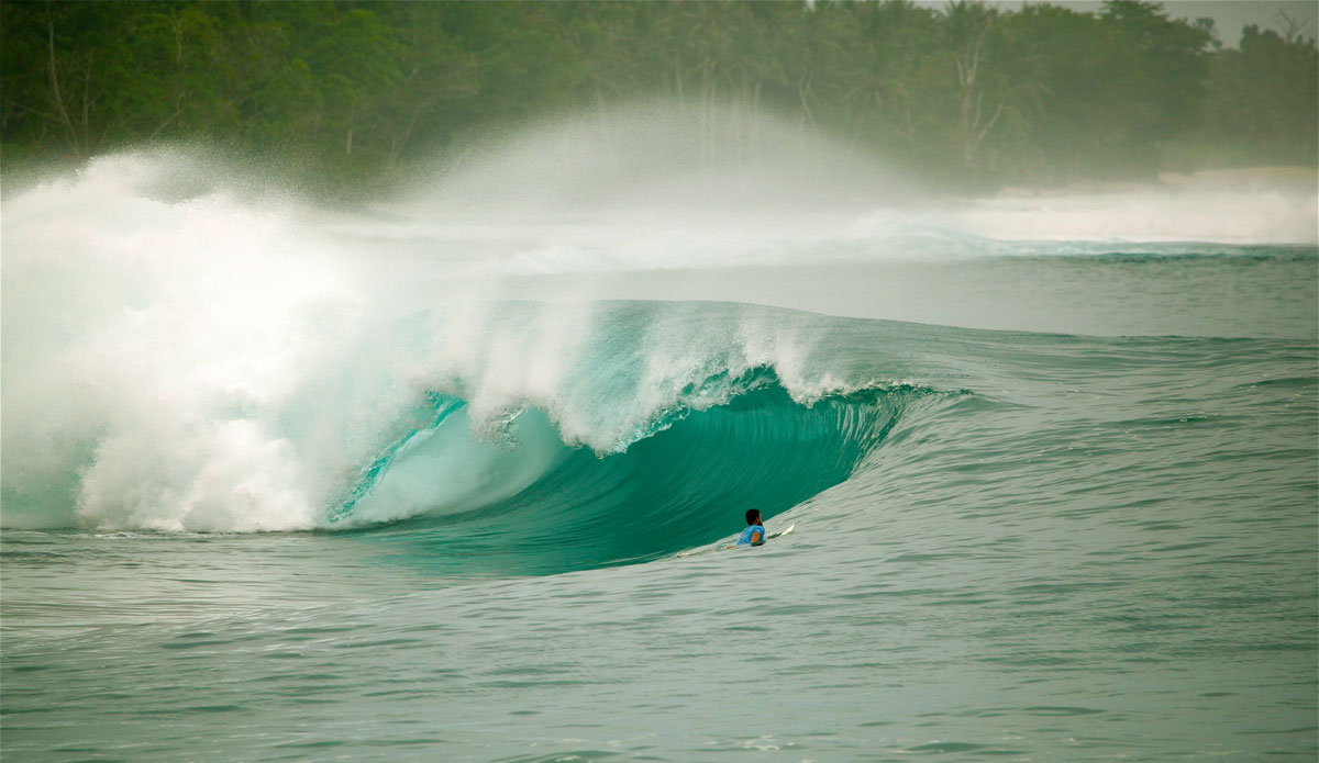 Ryan Seifried, paddling back out to tap another keg. Photo: <a href=\"https://mhoffmanphotography.com/\"> Matt Hoffman</a>