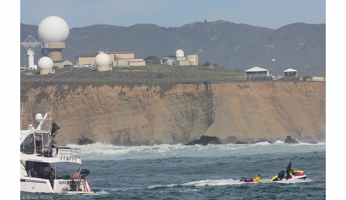 Anthony Tashnick heads back out. Photo: <a href=\"https://www.chasingsurf.com/\">Brian Milne</a>