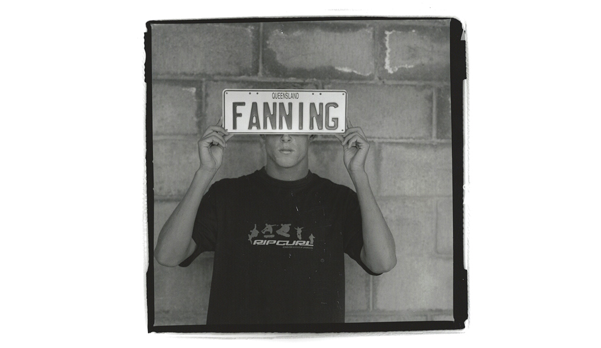 \"That was in 2002 I think, and that was his mom\'s house. We were down in the carpark, and I saw the license plate, and I had the idea that he put it over his face, and it\'s a pretty cool image of him. He\'s really young, and that\'s his mom\'s house in the background too.\" Photo: <a href=\"https://t-sherms.com/\" target=\"_blank\">Steve Sherman</a>