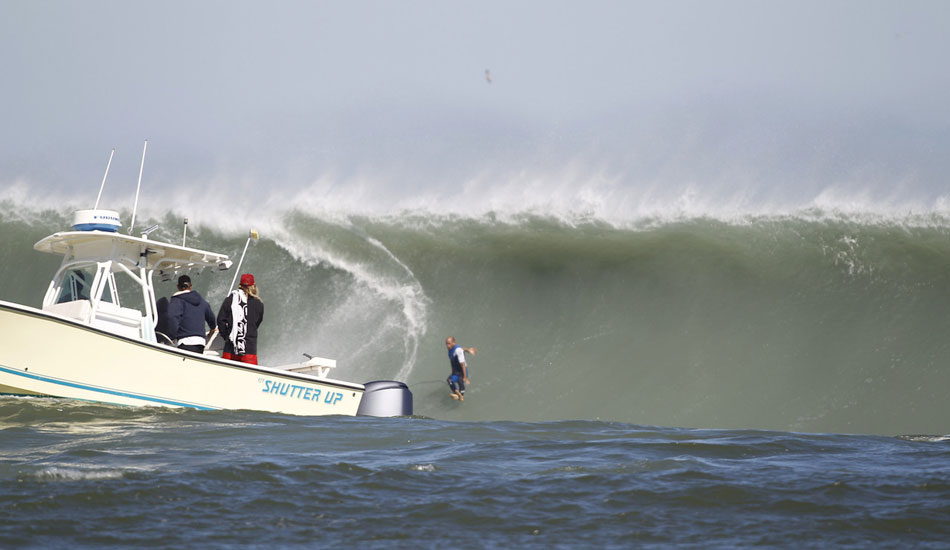 Slater pulling the \'chute. <b>Photo:</b> <a href=\"http://azhiaziam.mybigcommerce.com/\" target=_blank>Mike Jones</a>