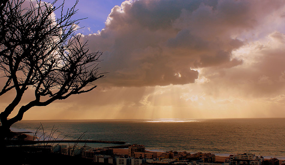 Nazaré has a divine shine. Photo: <a href=\"https://www.theinertia.com/author/jose-pinto/\">Jose Pinto</a>