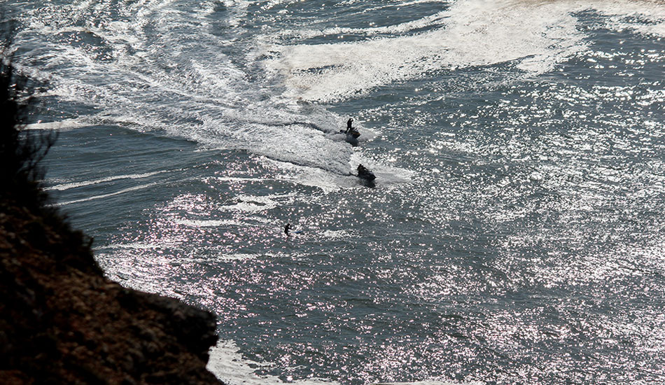 The gladiators to their positions. Photo: <a href=\"https://www.theinertia.com/author/jose-pinto/\">Jose Pinto</a>