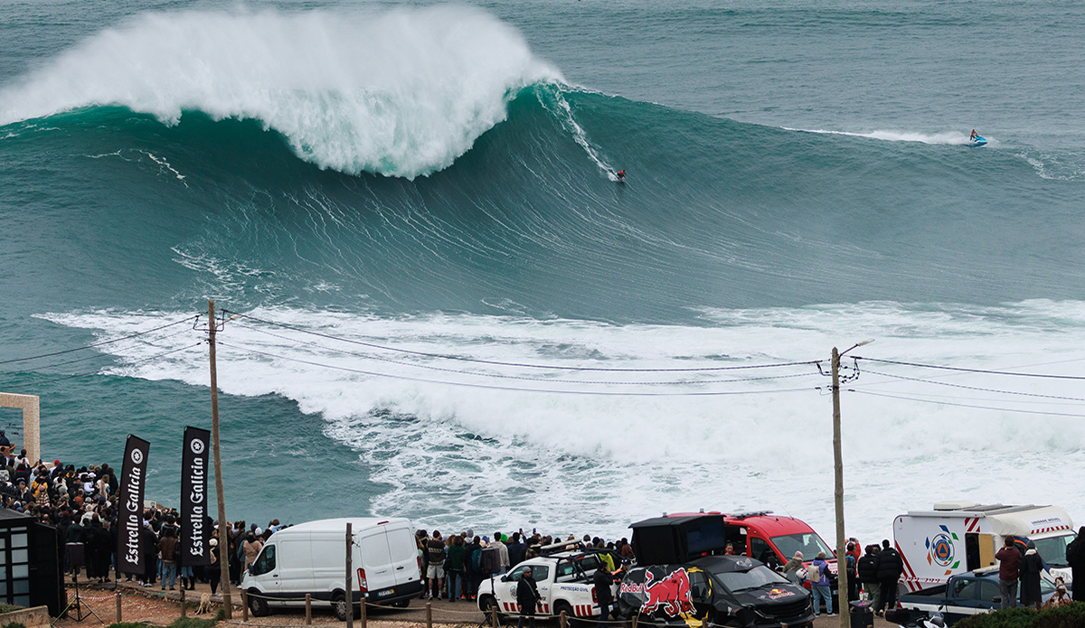 Ian Cosenza giving scale to the crowd, and the wave.
