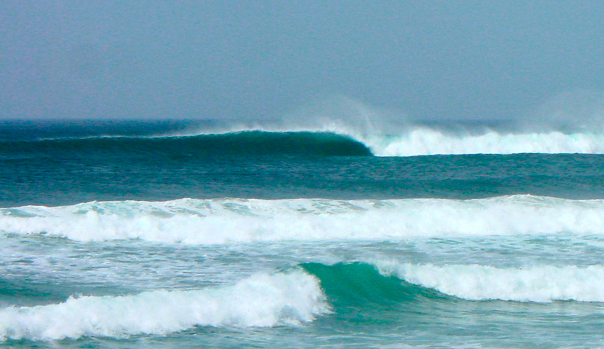 As the tide ran out the right on the outerbanks started to work  Photo: Troy Roennfeldt