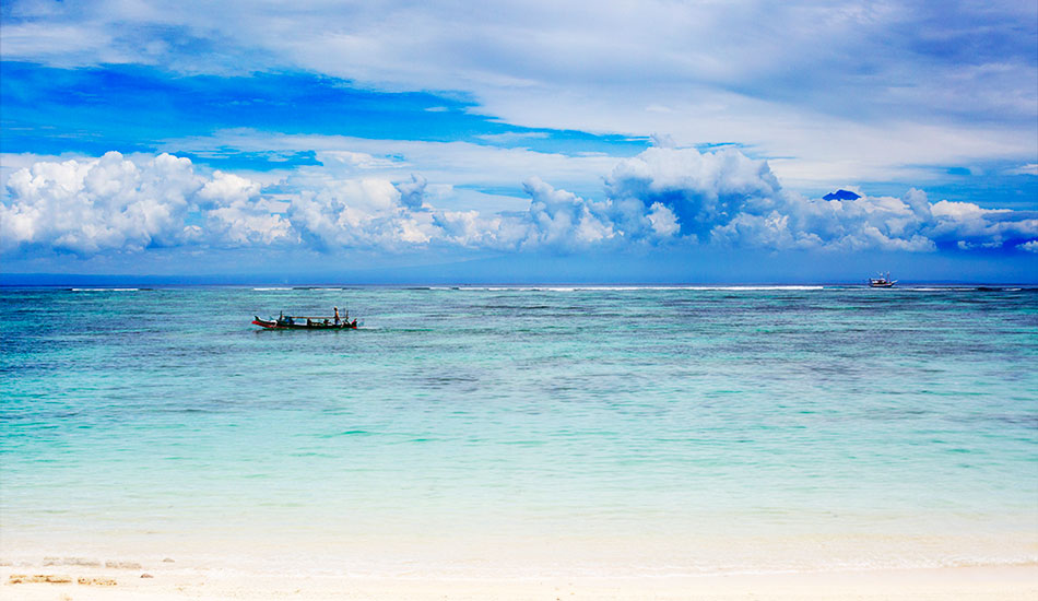 Local fisherman race for port as surf charters raise anchor before a storm rolls in. Photo: <a href=\"https://www.nickliotta.com\">Nick Liotta</a>