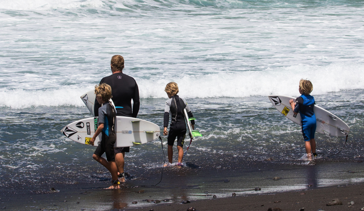 The Robersons showed up and the groms took over the lineup. Photo: <a href=\"https://www.nickricca.com\">Nick Ricca</a>