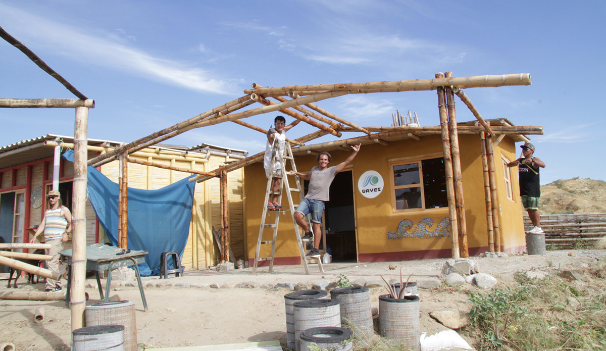 Ecobuilding at it\'s finest! The WAVES center in Lobitos, Peru is built out of recycled and natural materials. | Photo: Nick Roubal