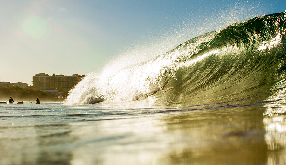 Empty lefts drained as the sun dipped its head behind the buildings. Photo: <a href=\"https://www.thetypewriterboy.com/\"> Nico Beighton</a>