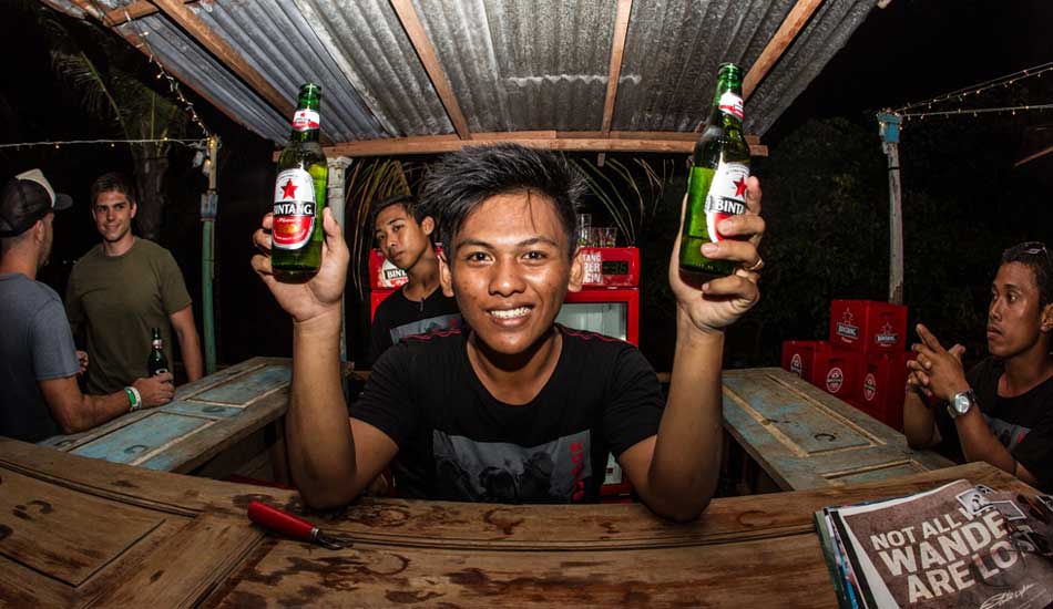 Bintangs all around! Photo: <a href= \"https://oakleyprobali.com/photos/\" target=_blank>Hennings</a>